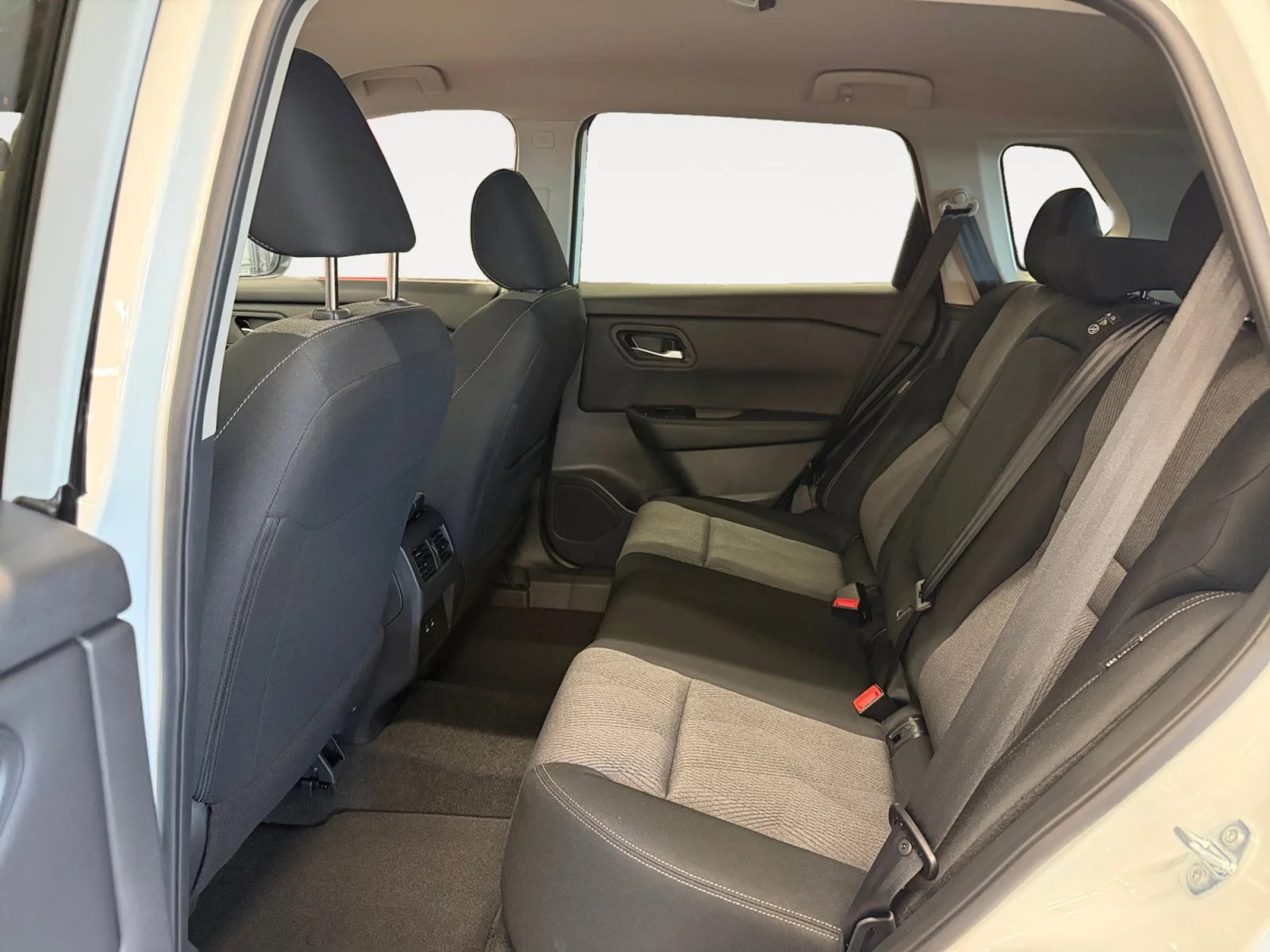 New 2026 Everest White Pearl Tricoat Nissan SV image 23