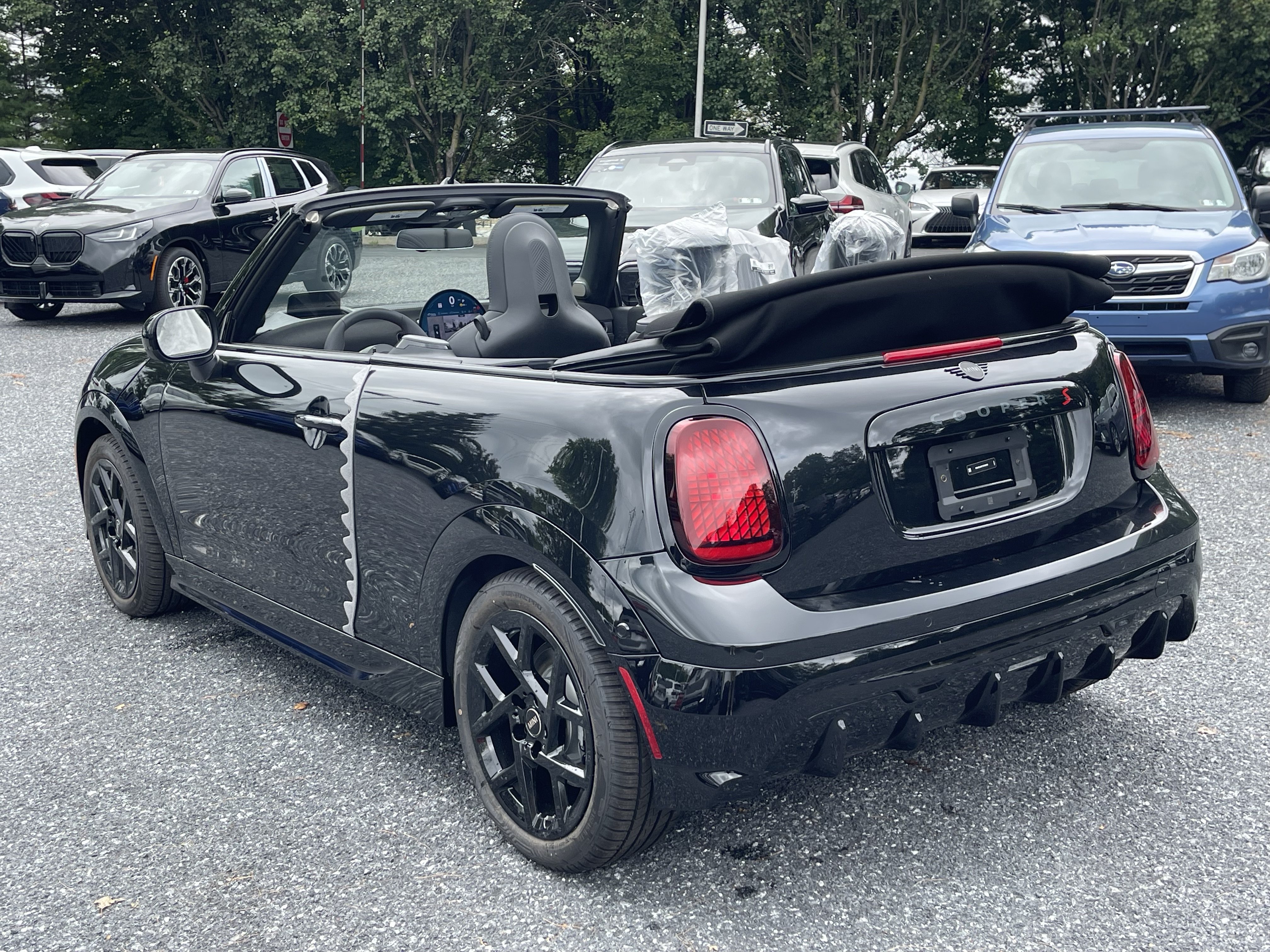 New 2026 Midnight Black II Metallic MINI Iconic image 4