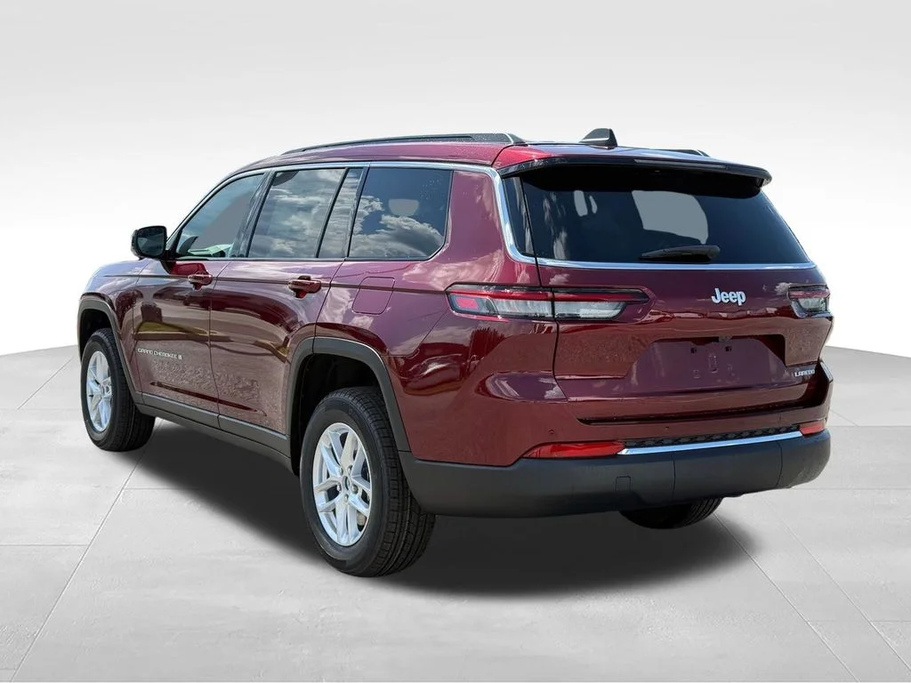 New 2026 Velvet Red Pearlcoat Jeep Laredo image 3
