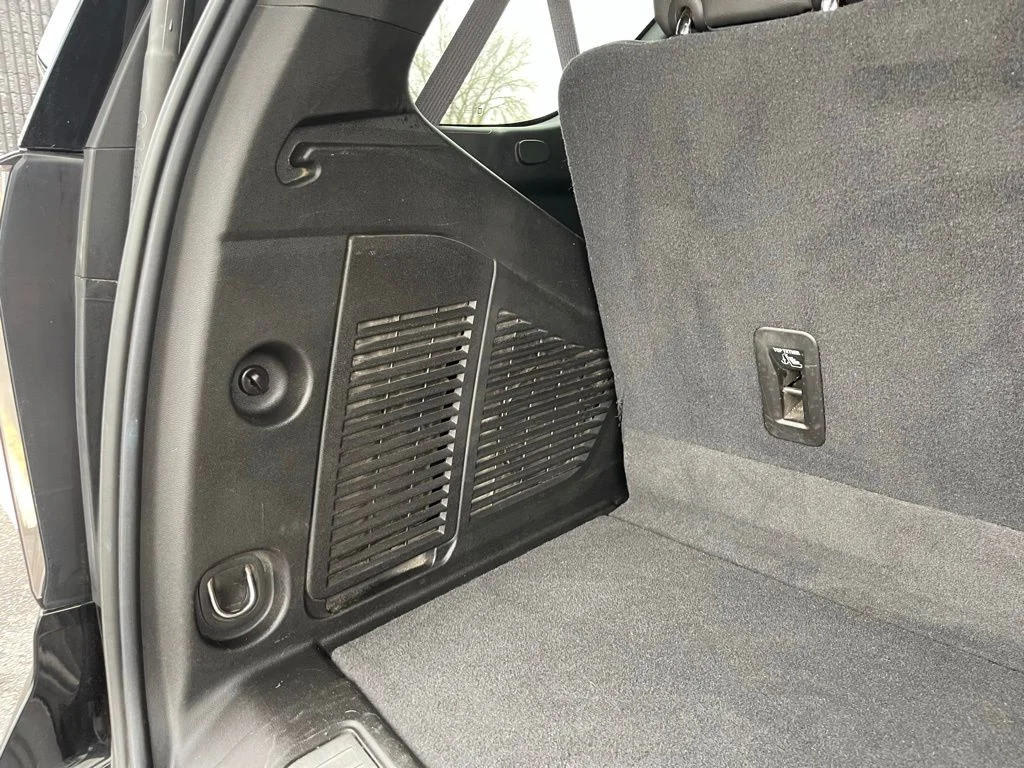 Used 2021  Chevrolet High Country image 33