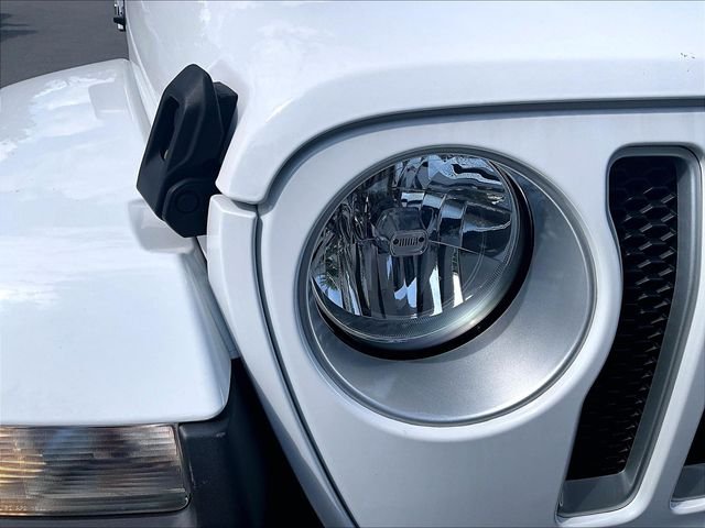 Used 2022 White Jeep Unlimited Sahara image 30