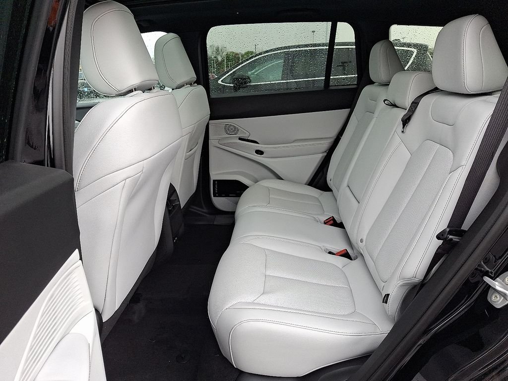 New 2026 Diamond Black Crystal Pearlcoat Jeep Limited image 6