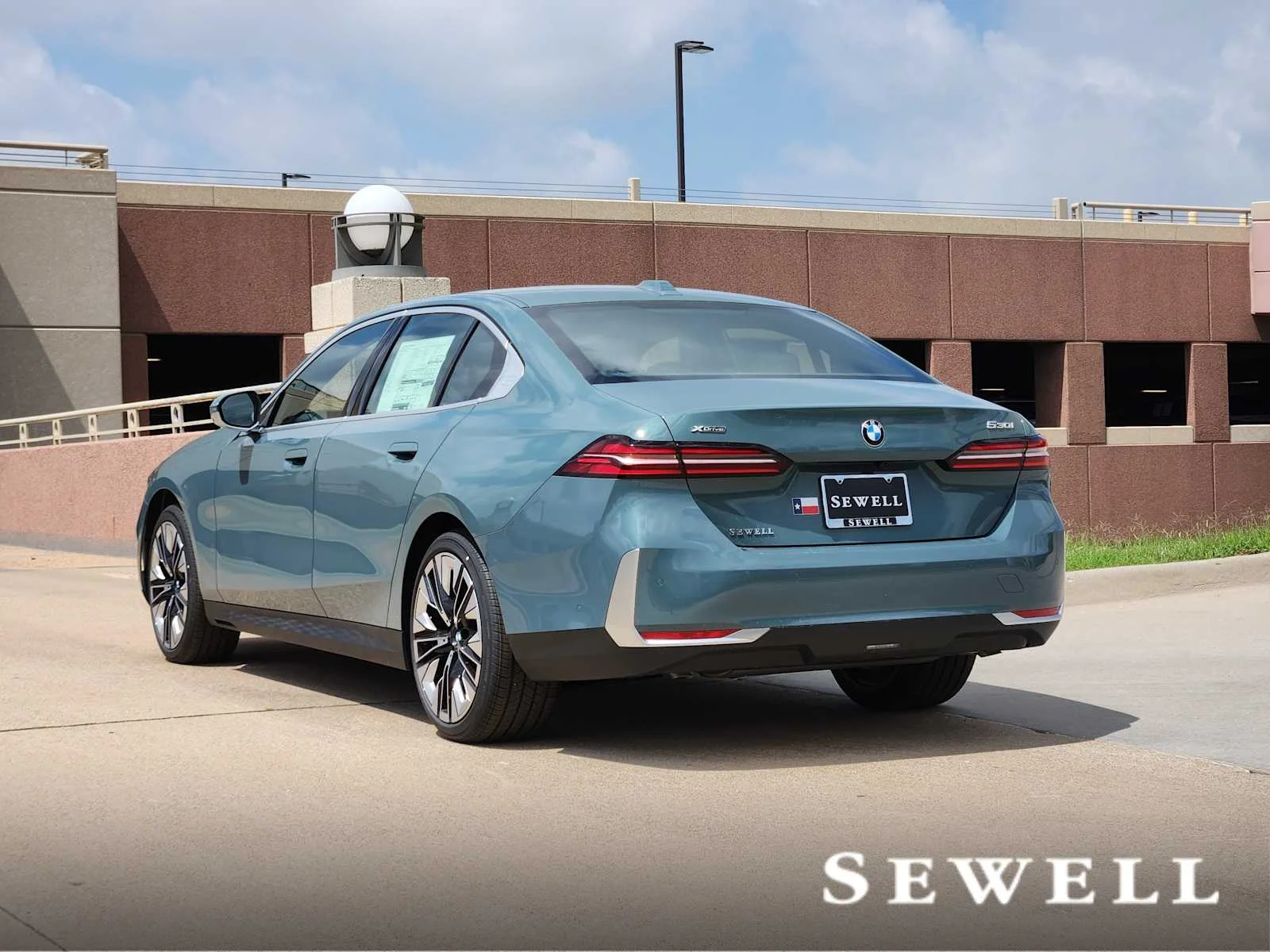 New 2026 Cape York Green Metallic BMW 530i xDrive image 3