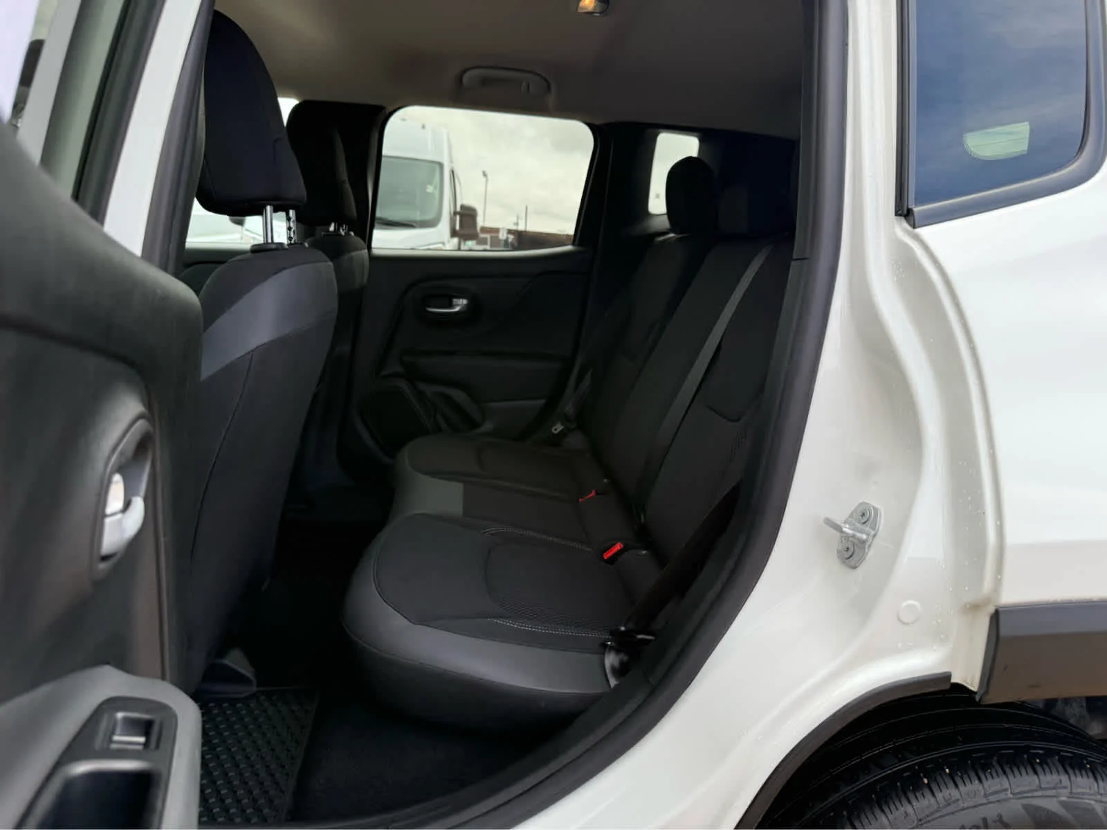 Used 2023 Alpine White Clearcoat Jeep Latitude image 12