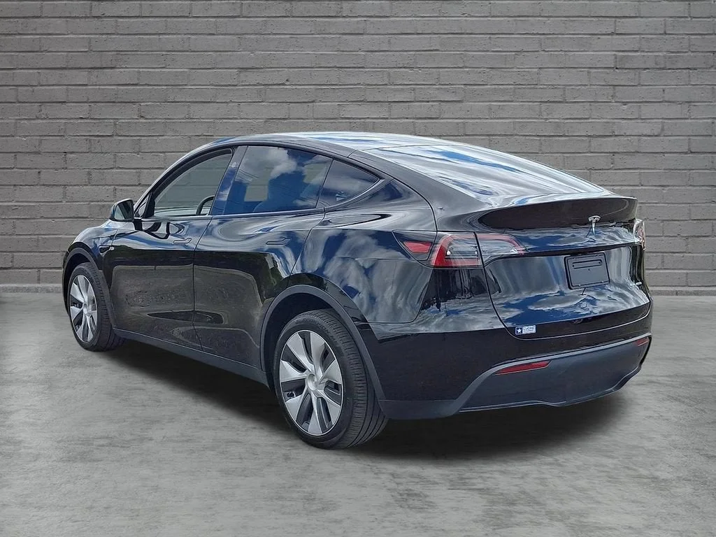 Used 2023  Tesla Long Range image 36