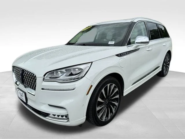Used 2020 White Lincoln Black Label Grand Touring image 3