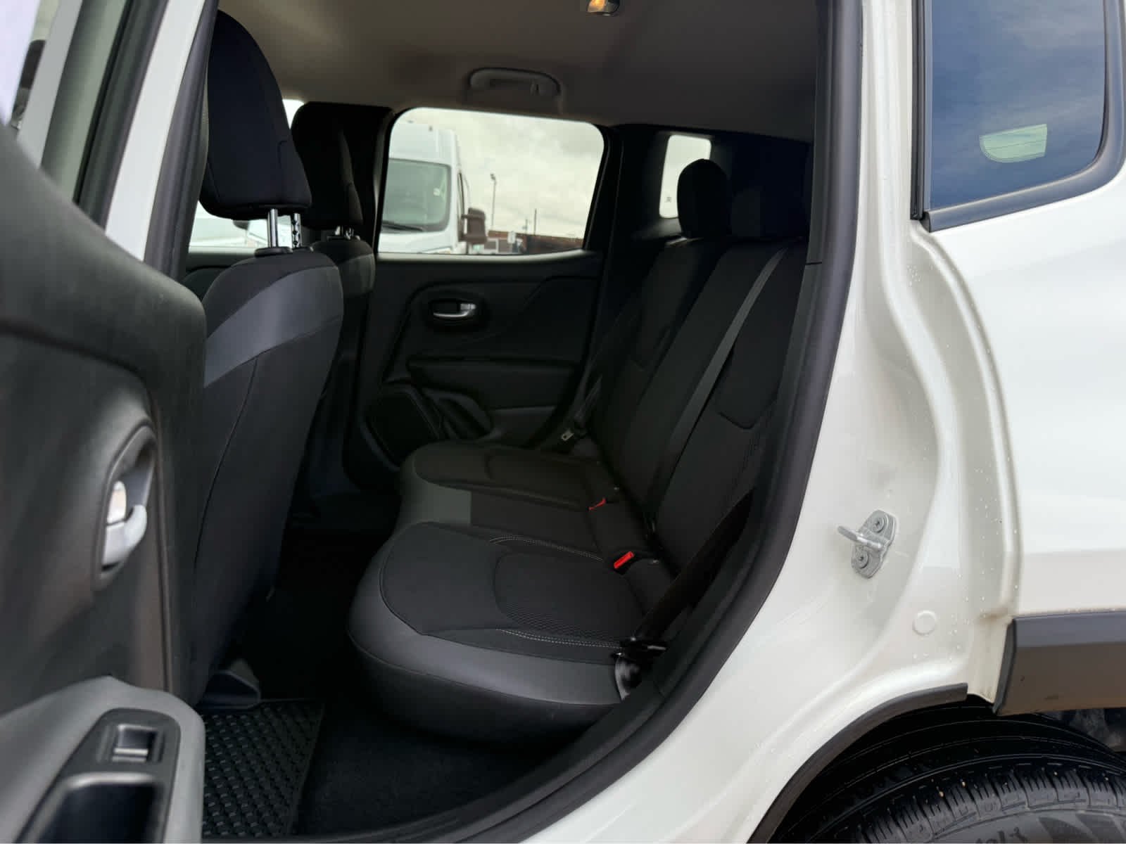 Certified Used 2023 Alpine White Clearcoat Jeep Latitude image 12