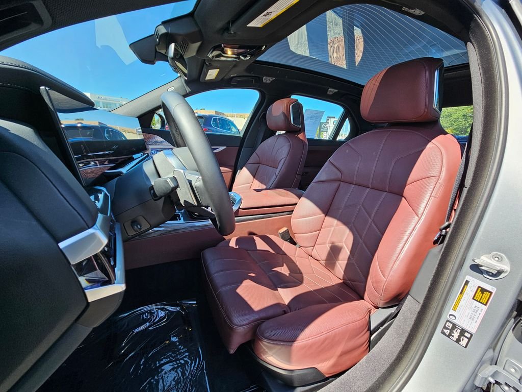 Certified Used 2025 Frozen Pure Grey Metallic BMW 760i xDrive image 18