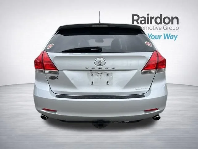 Used 2009 Classic Silver Metallic Toyota Base image 6