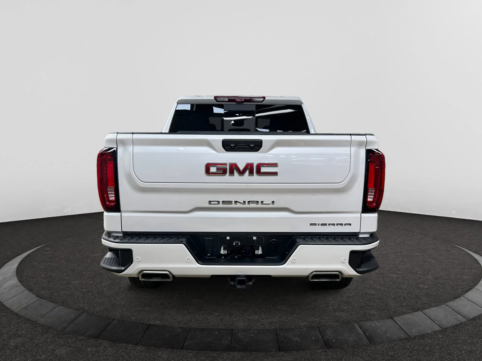 Used 2023 White GMC Denali Crew Cab image 4