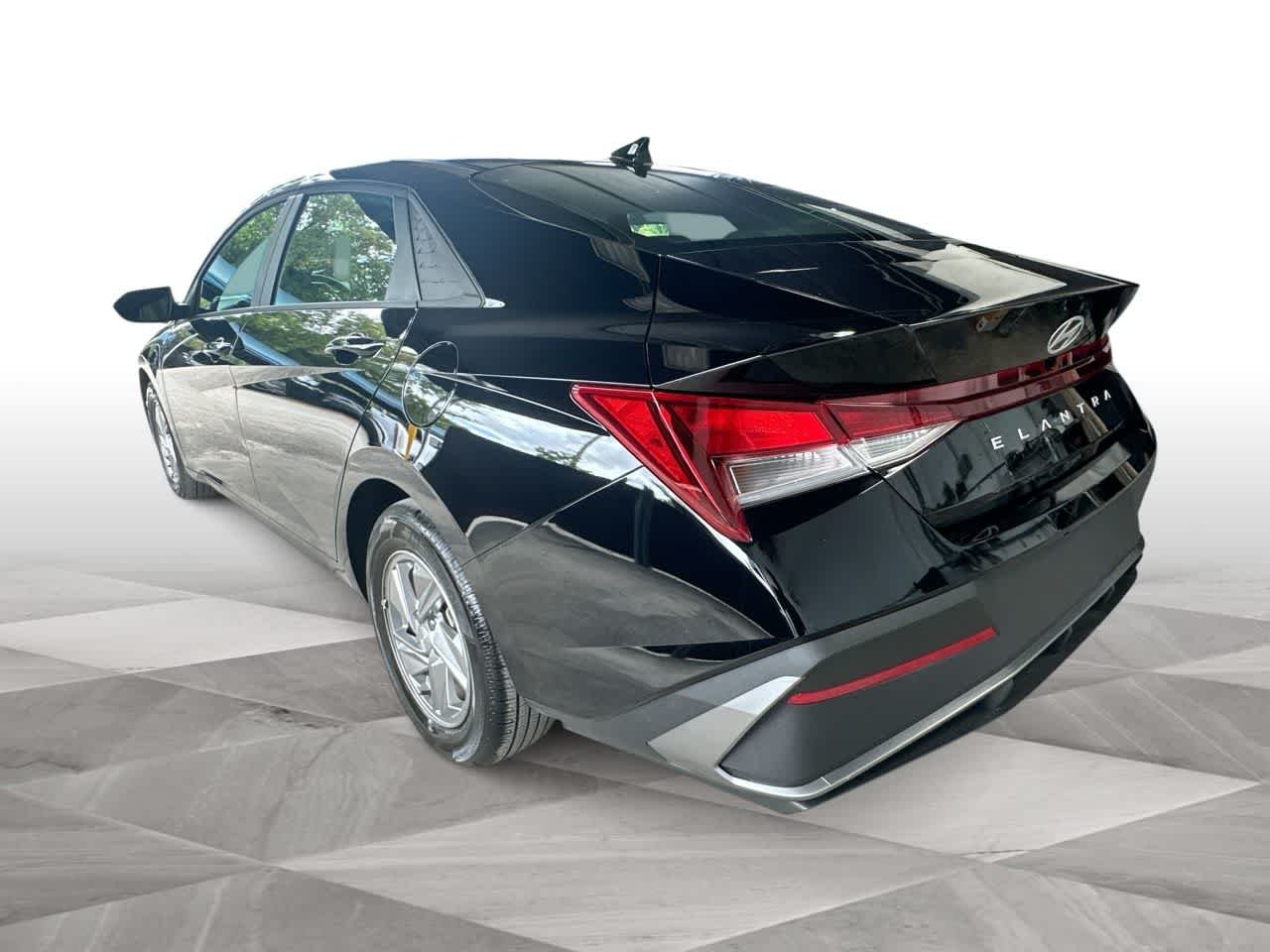 2026 Hyundai Elantra SE - Photo 6