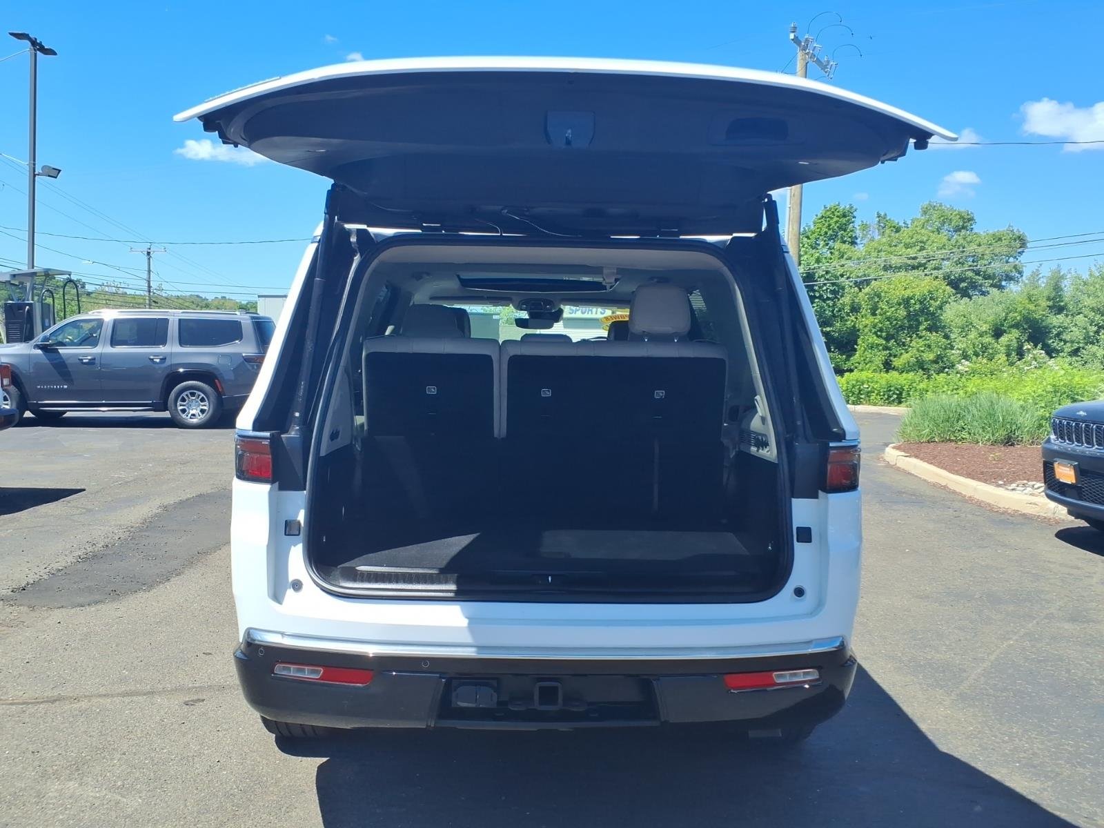 Certified Used 2023 White Jeep Base image 7