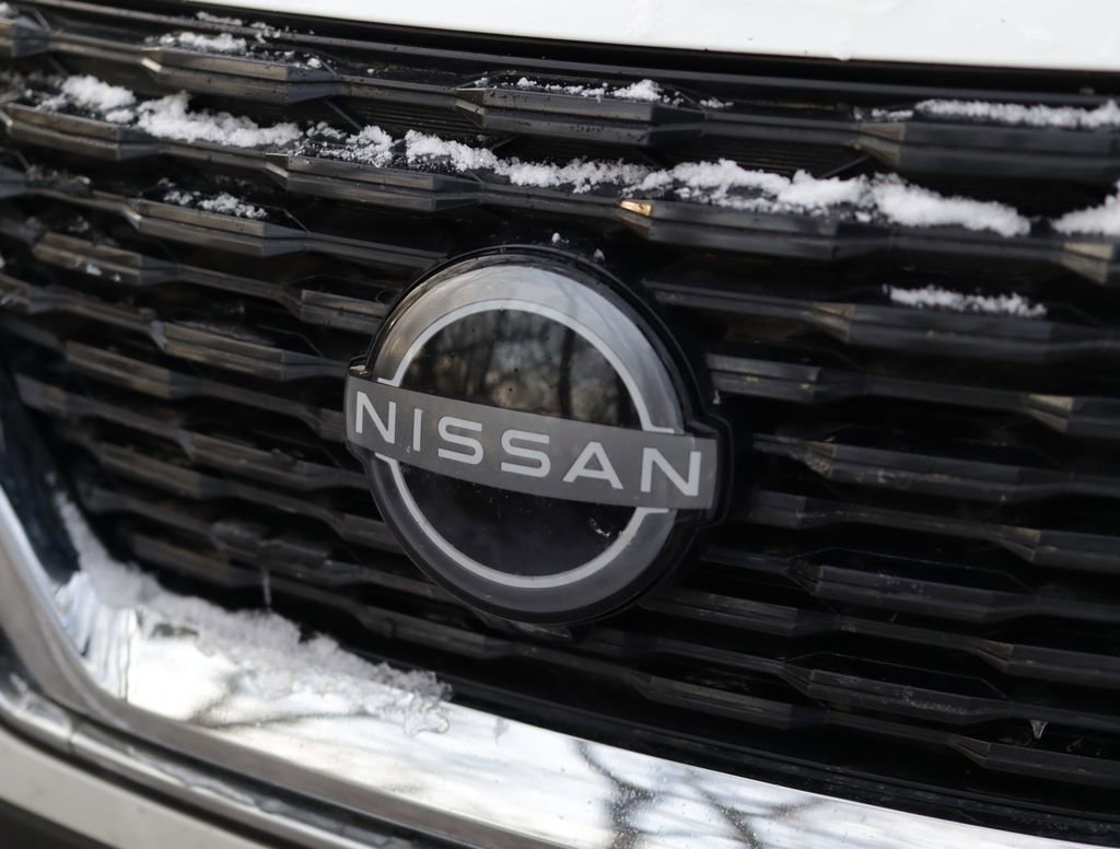 Used 2023 White Nissan S Intelligent AWD image 28