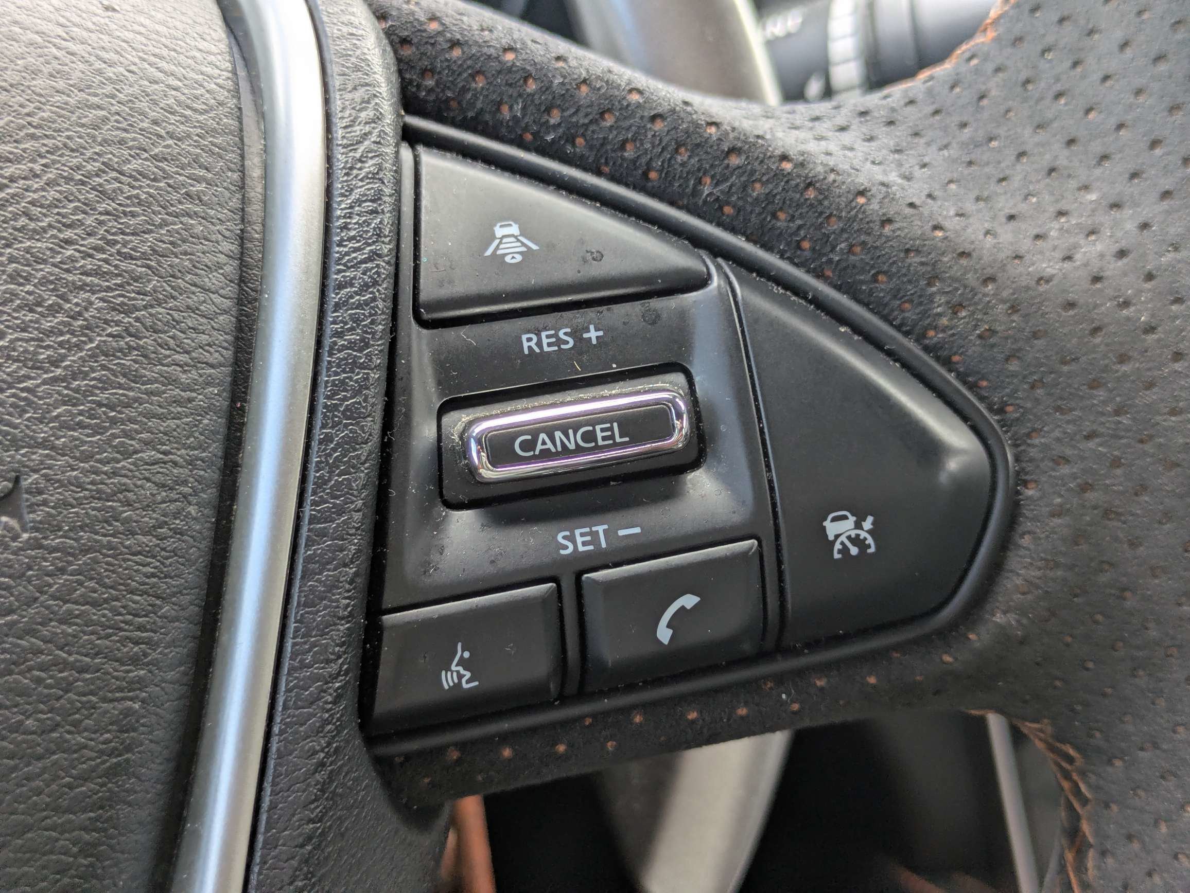 Used 2022 White Nissan SR image 23