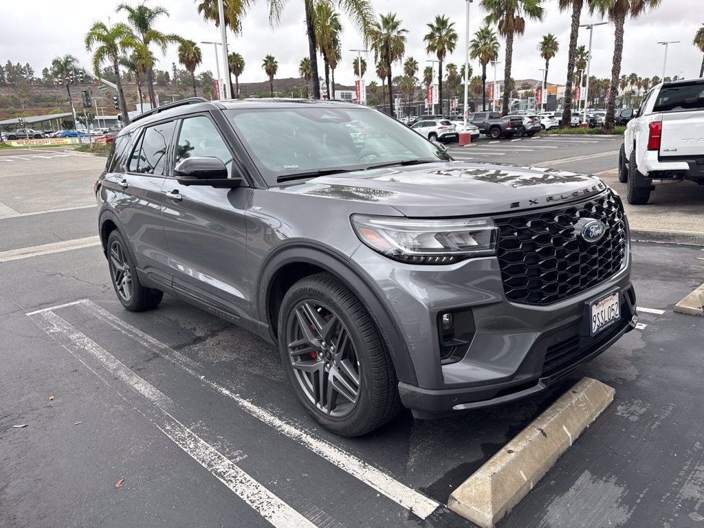 Used 2025 Gray Ford ST-Line image 2