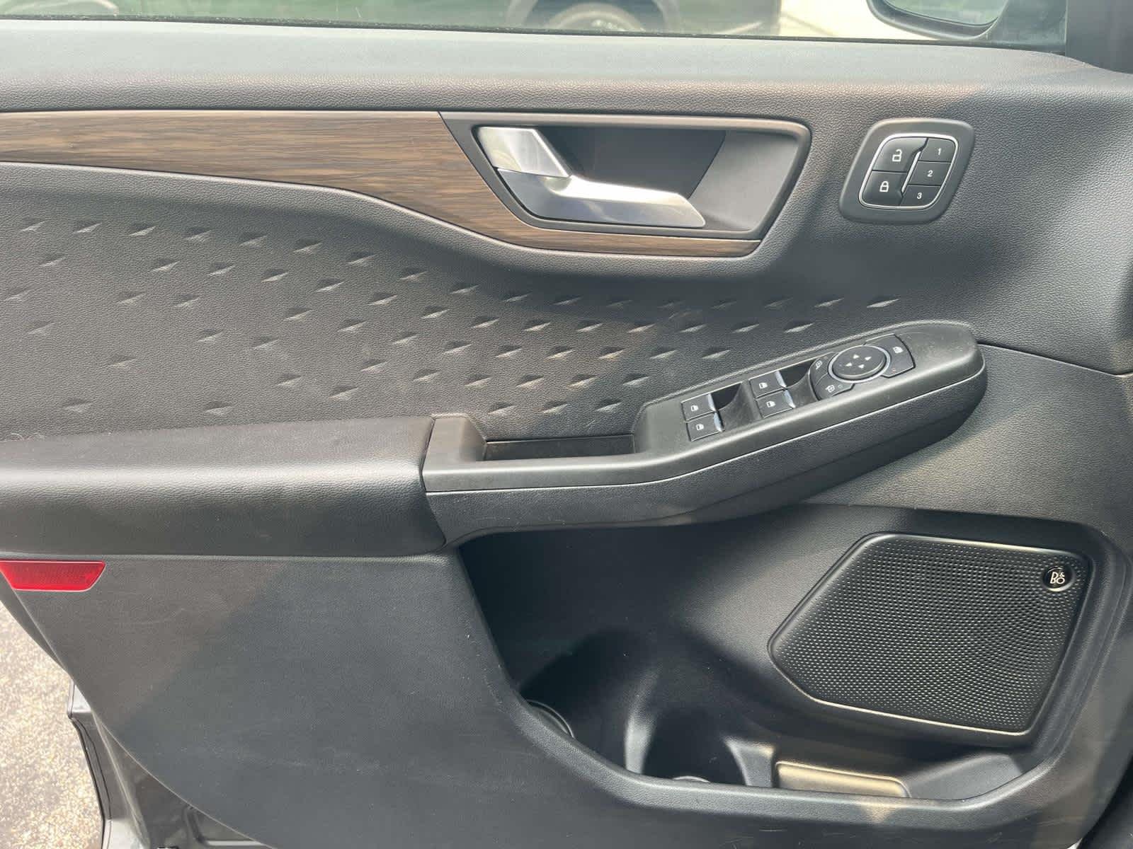 Used 2020  Ford Titanium Hybrid image 30