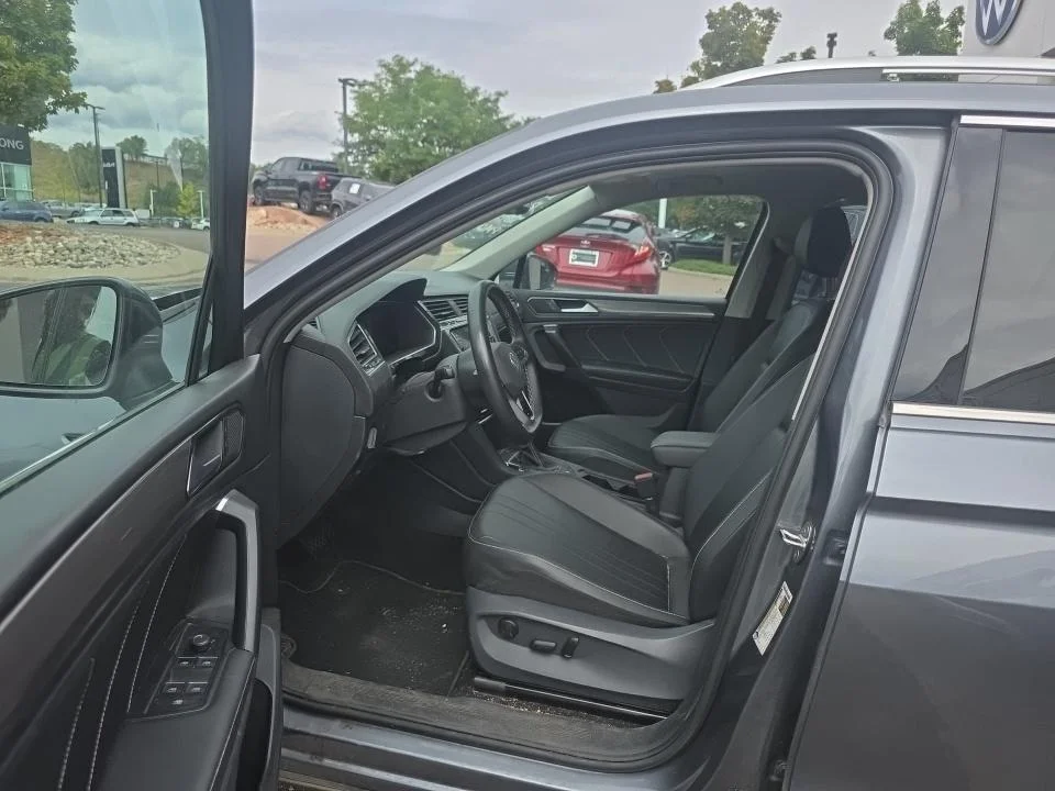 Used 2023 Platinum Gray Metallic Volkswagen SE image 15