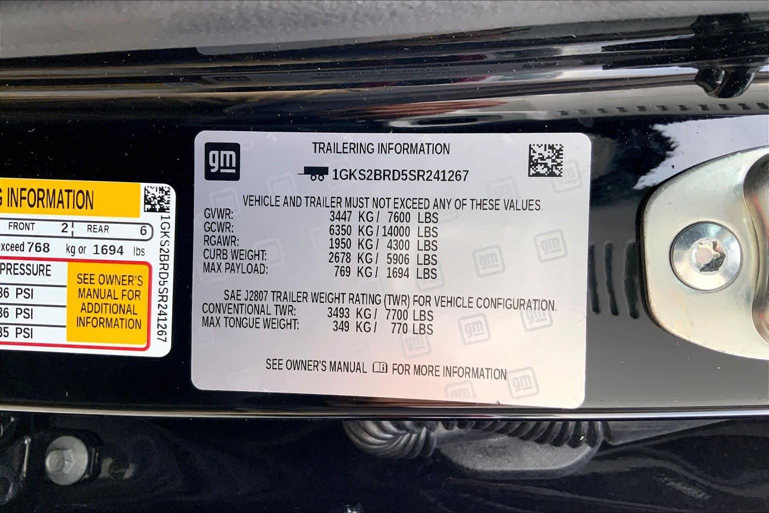 Used 2025 Onyx Black GMC Elevation image 29