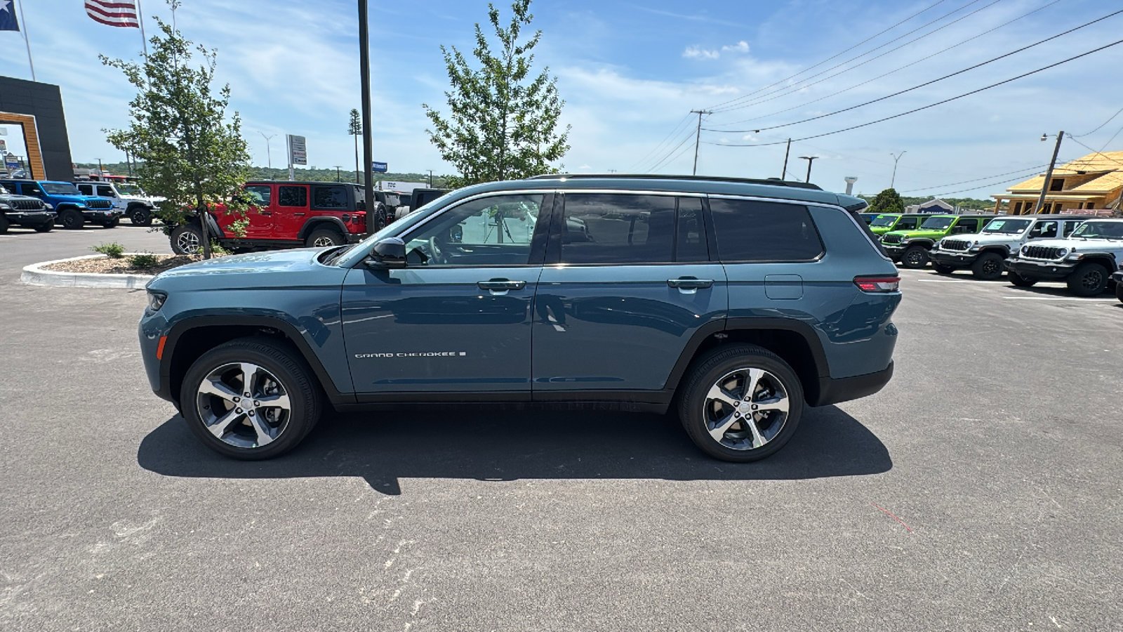New 2026 Steel Blue Exterior Paint Jeep Limited image 8