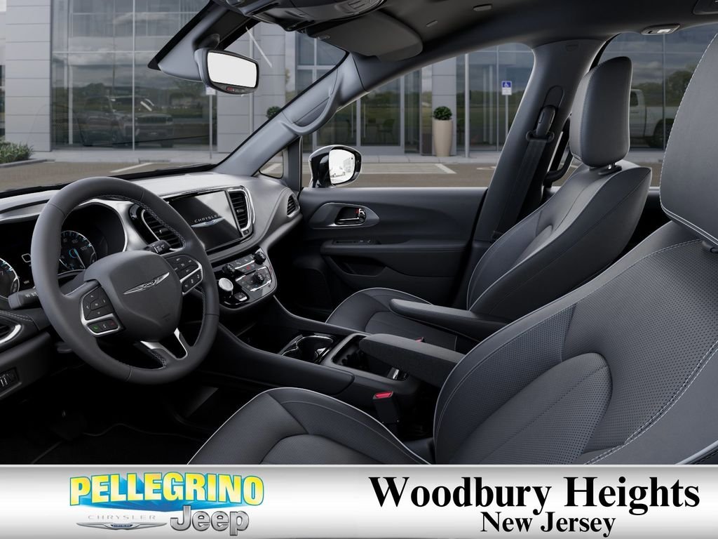 New 2026 Diamond Black Crystal Pearl-Coat Exterior Paint Chrysler Limited image 22