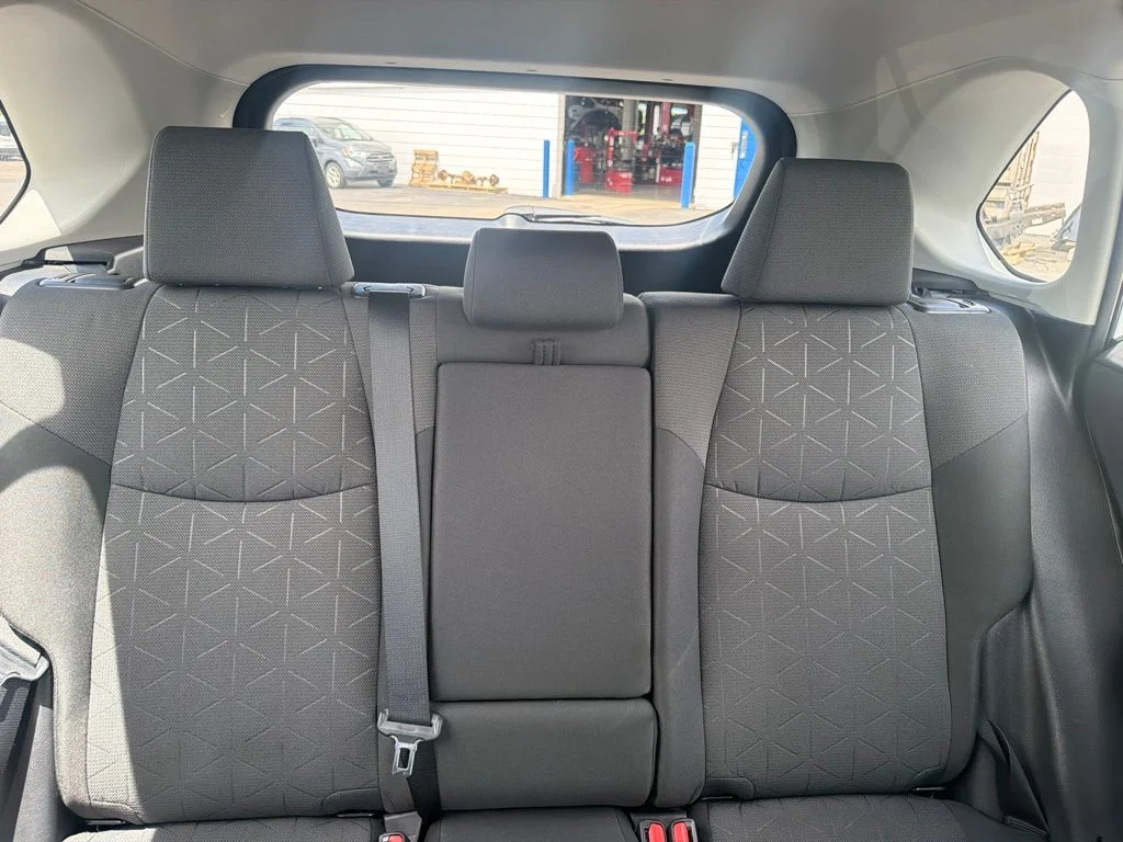 Used 2019 White Toyota XLE image 39