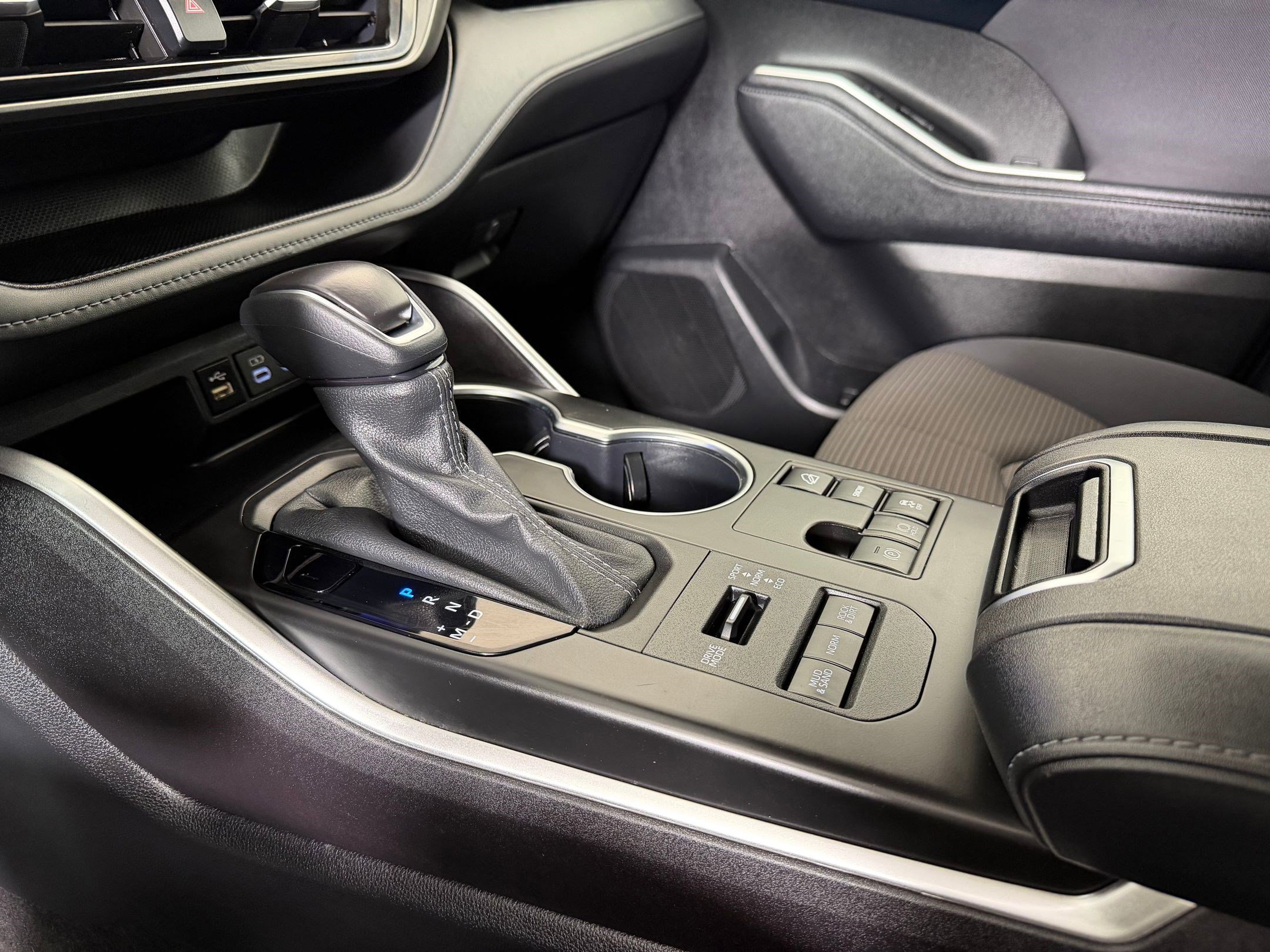 2024 Toyota Highlander LE - Photo 17