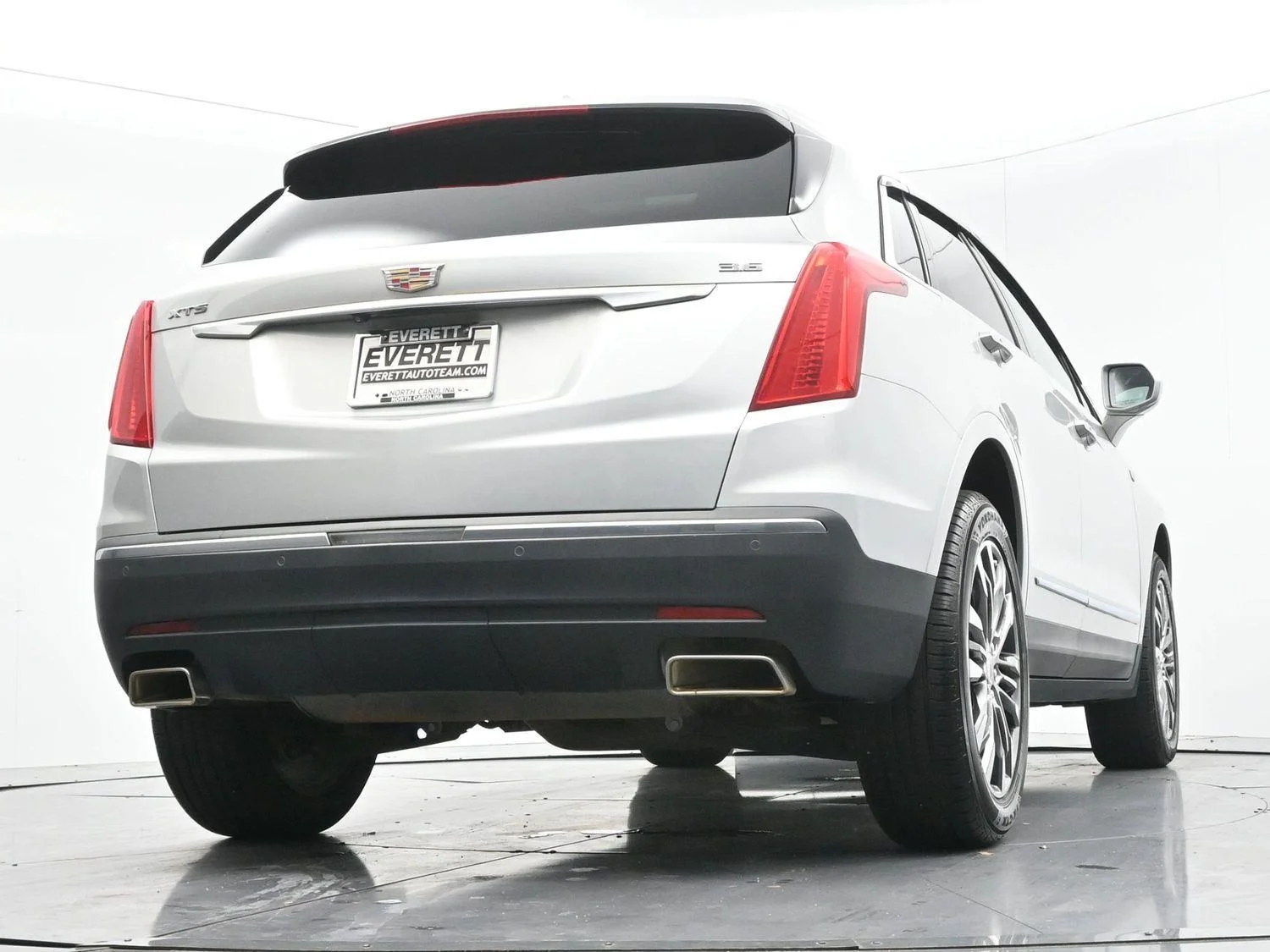 Used 2019 RADIANT SILVER METALLIC Cadillac Luxury FWD image 51