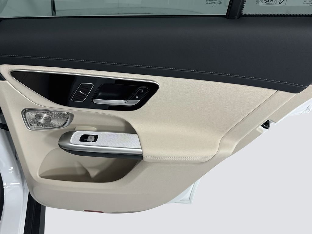 New 2027 Moonlight White Metallic Mercedes-Benz GLC 300 image 27