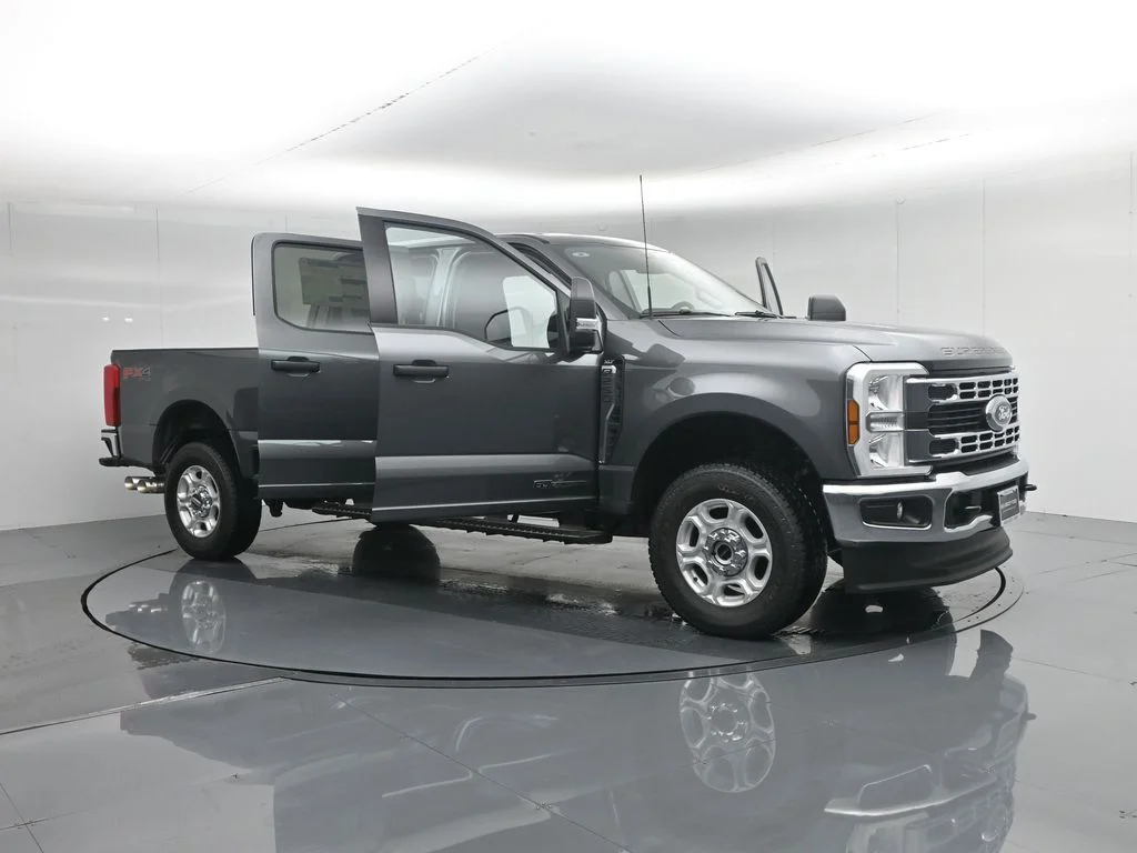 New 2026 Carbonized Gray Metallic Ford XLT image 32