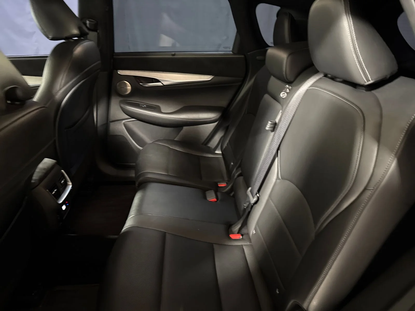Used 2019  INFINITI ESSENTIAL image 4