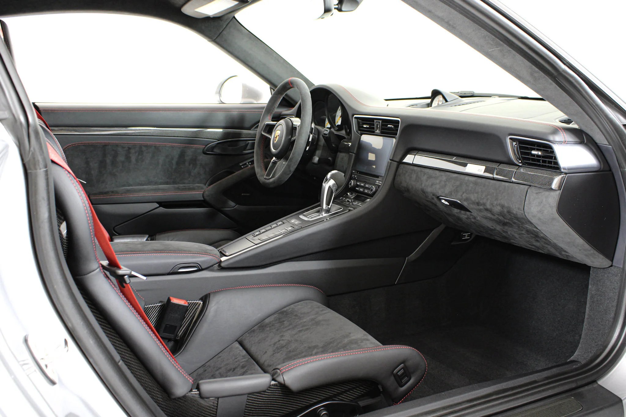 Used 2018 Silver Porsche GT2 RS Coupe image 30