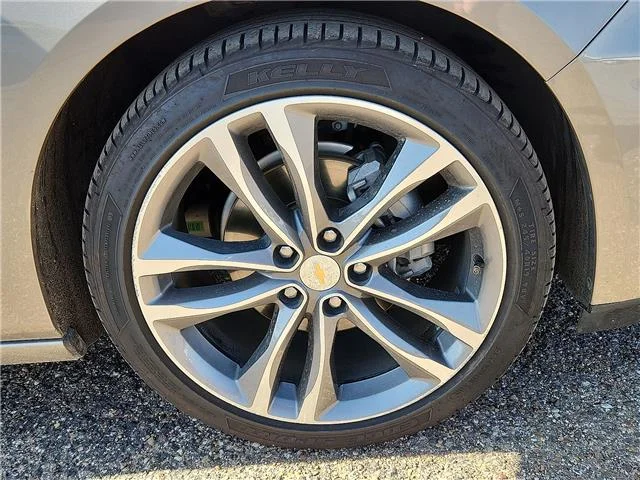 Used 2024 Sterling Gray Metallic Chevrolet 2LT image 6
