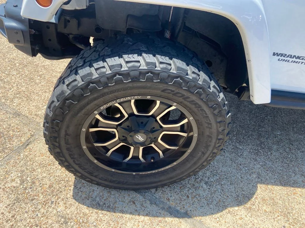 Used 2017 White Jeep Unlimited Rubicon image 28