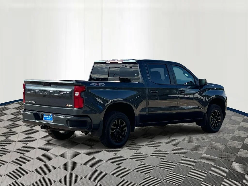 Used 2020 SHADOW GRAY METALLIC Chevrolet RST image 4