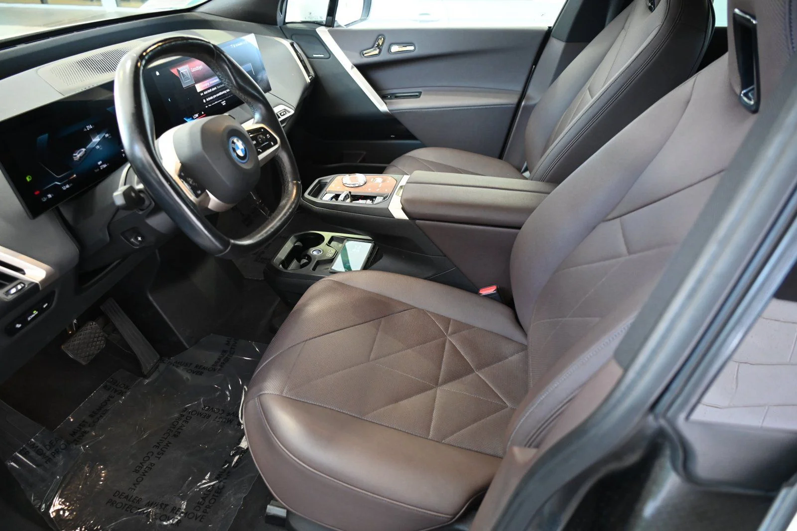 Used 2023 Alpine White BMW xDrive50 image 14