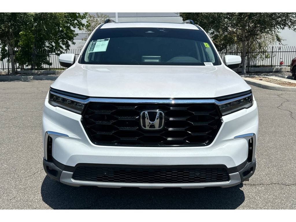 Used 2025 Platinum White Pearl Honda Touring image 9
