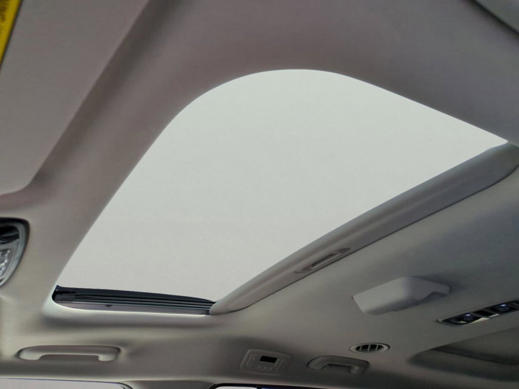 New 2026 Snow White Pearl Kia SX image 24