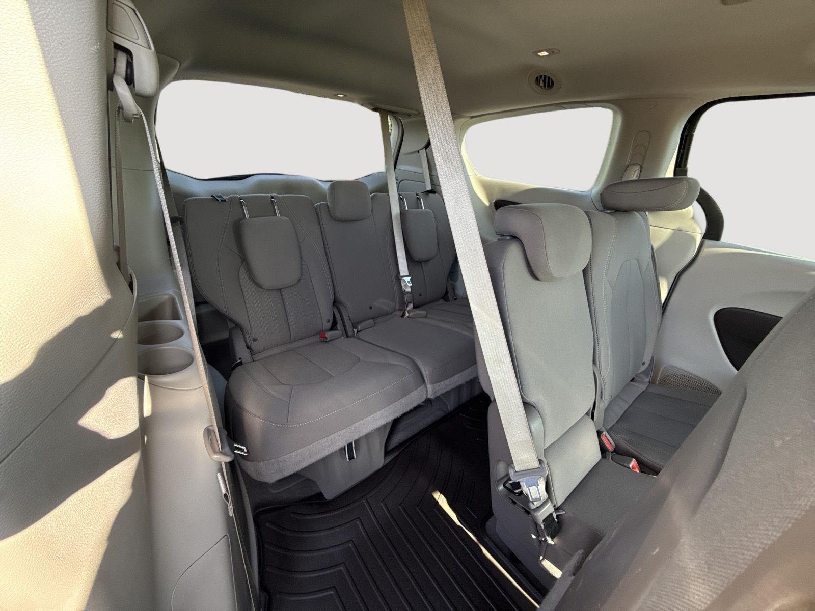 Used 2017 Jazz Blue Pearlcoat Chrysler Touring image 28