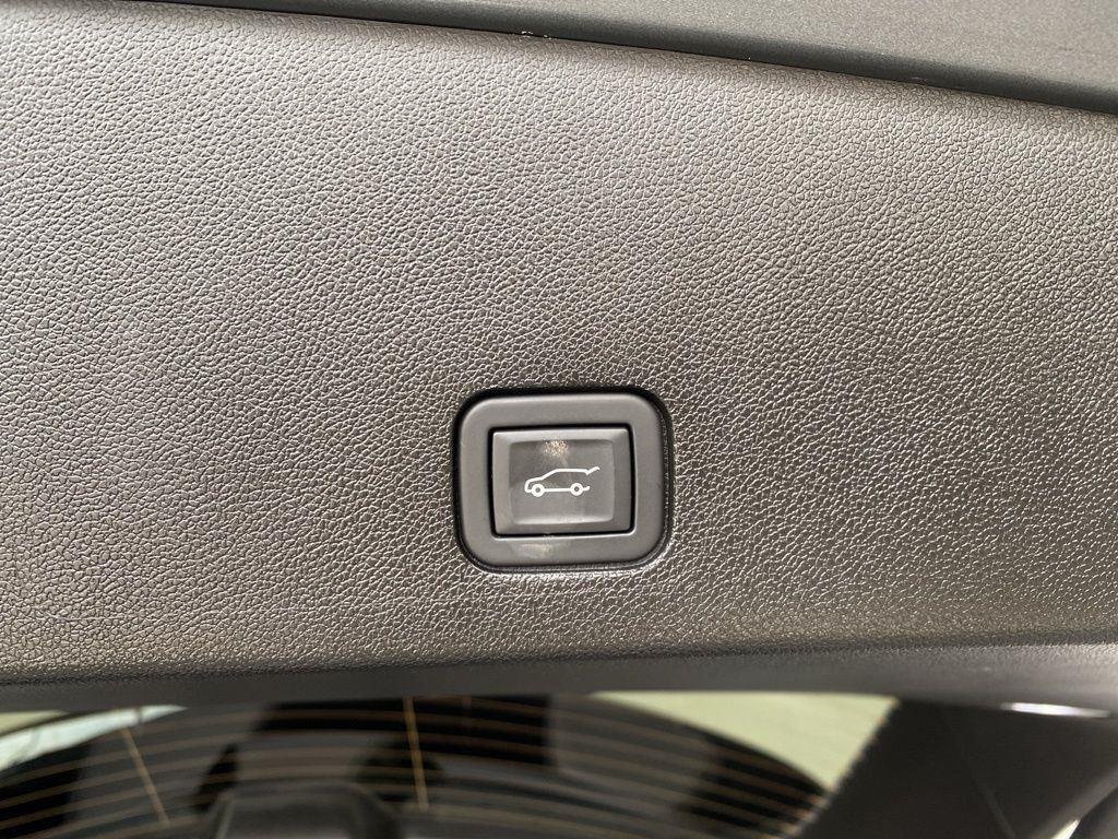 Used 2023 Argent Silver Metallic Cadillac Sport image 31