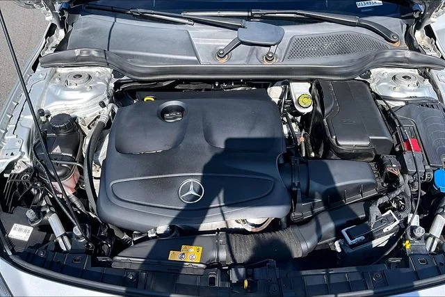 Used 2018 Silver Mercedes-Benz GLA 250 image 33