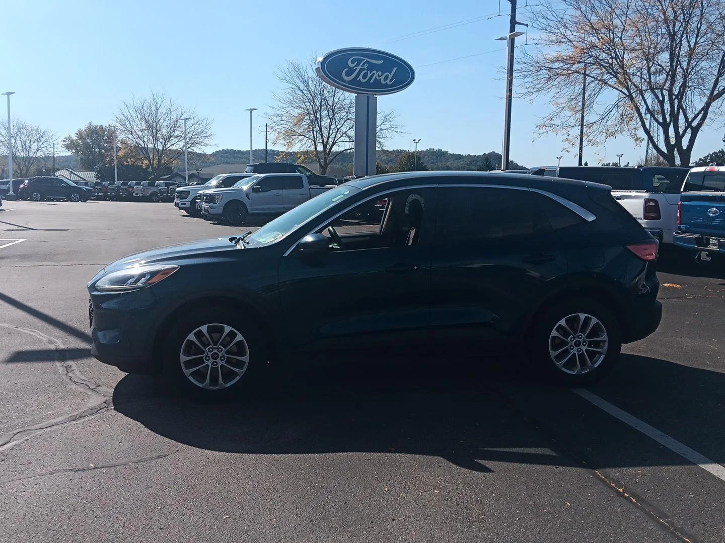 Used 2020 Dark Persian Green Ford SE image 9