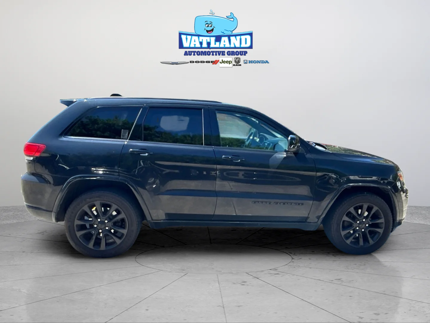 Used 2018 Diamond Black Jeep Altitude image 6
