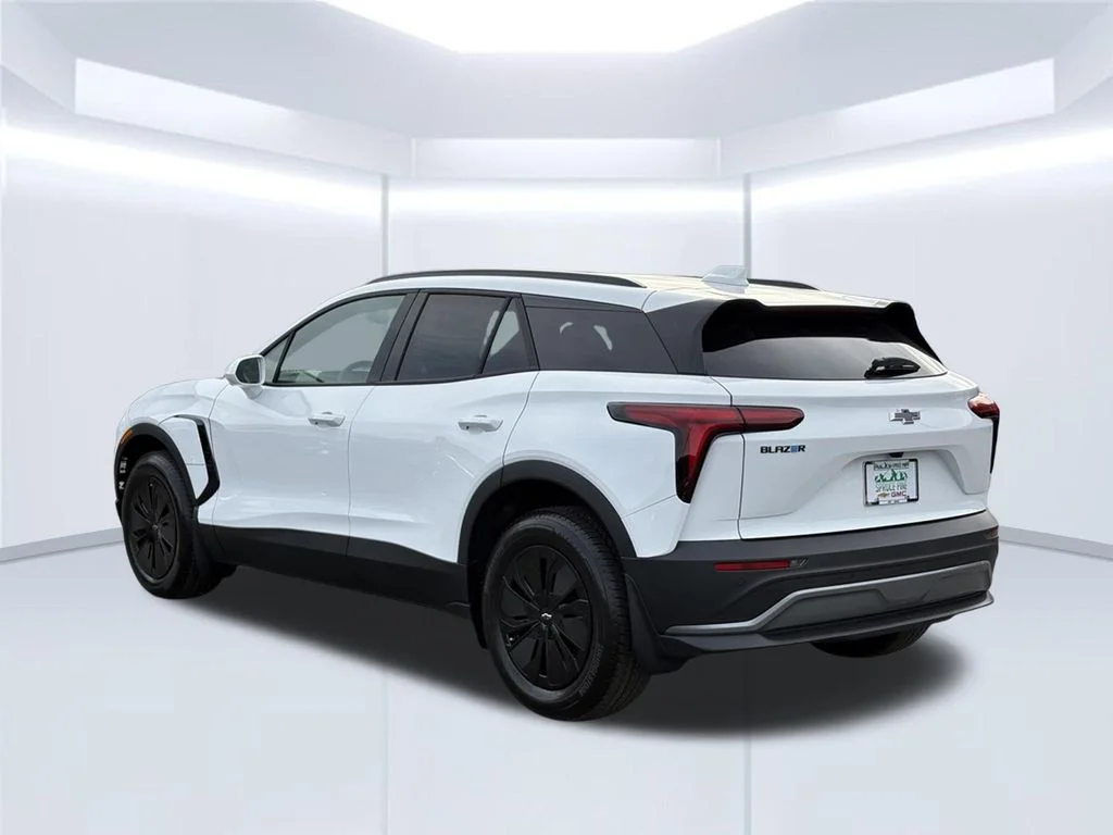 New 2026 White Chevrolet LT image 18