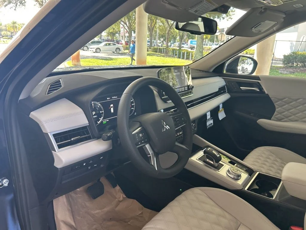2025 Mitsubishi Outlander Plug-in Hybrid SEL - Photo 6