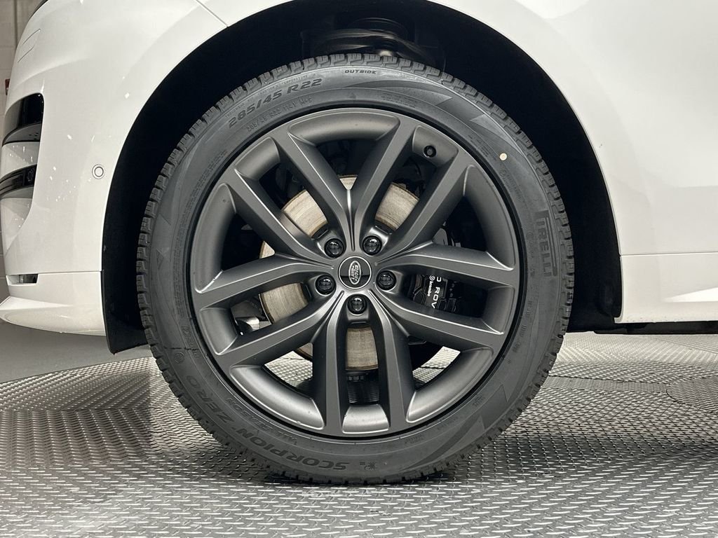 Used 2024 Fuji White Land Rover Dynamic SE image 10
