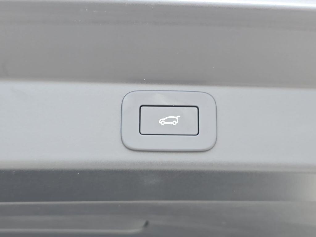 Certified Used 2026 Black Land Rover Dynamic SE image 16