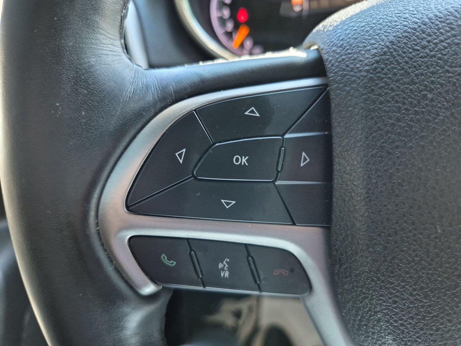 Used 2018 Bright White Clearcoat Jeep Altitude image 19