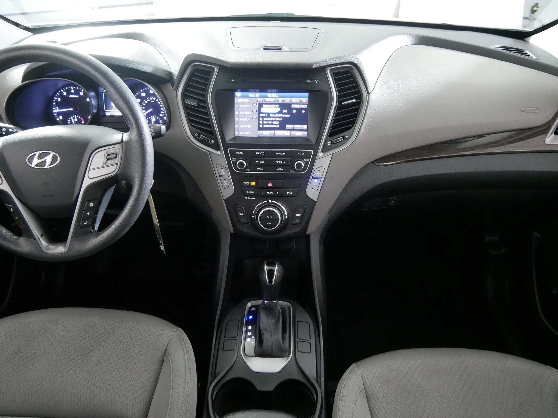Used 2017 Frost White Pearl Hyundai 2.4L image 10