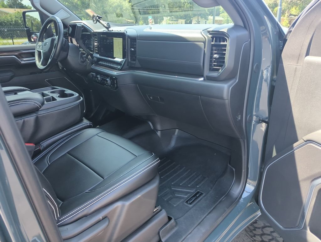 Used 2025 Gray Chevrolet LT image 35