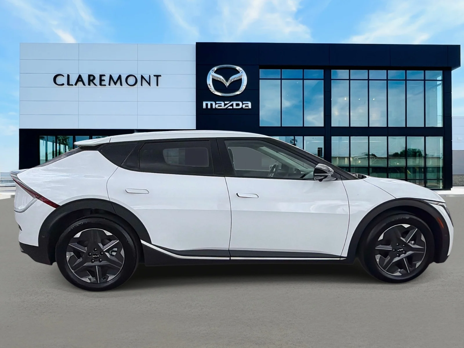 Used 2025 GLACIER WHITE P Kia Light Long Range RWD image 4